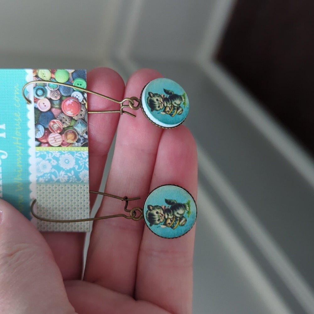 2/$16 WHIMSY HOUSE I NWT Handmade Lightweight Wood Kitty Dangle Earrings - Picture 3 of 6